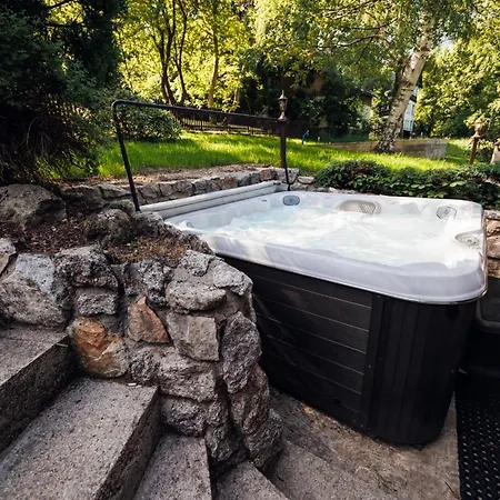 בית נופש Dom Kamien Z Jacuzzi I Bilardem שצ'קלארסקה פוראובה