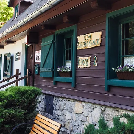 Dom Kamien Z Jacuzzi I Bilardem