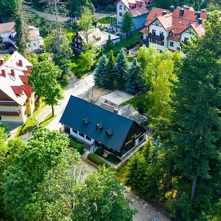 Dom wakacyjny Dom Kamień Z Jacuzzi I Bilardem *