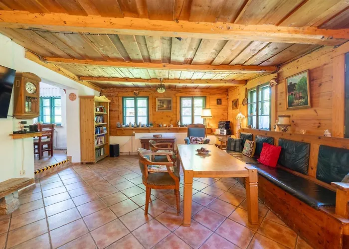 Dom Kamien Z Jacuzzi I Bilardem